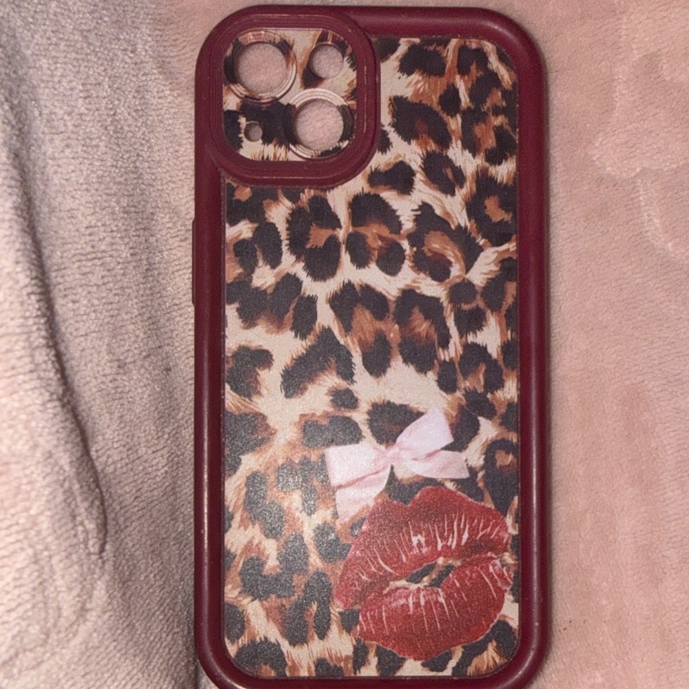 Leopard Print Phone Case with Red Lip Design - Picture 1 of 1